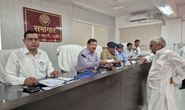 समाधान में एक दर्जन अधिकारी अनुपस्थित डीएम ने सभी का एक दिन का वेतन काटा, 43 शिकायतों में 4 हुआ निस्तारण