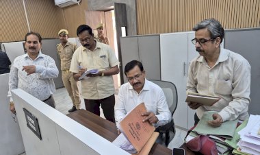 जिलाधिकारी ने किया कलेक्ट्रेट परिसर का वार्षिक निरीक्षण, दिए आवश्यक दिशा-निर्देश,   आमजनमानस के मामलों का पारदर्शी निस्तारण आवश्यक- जिलाधिकारी