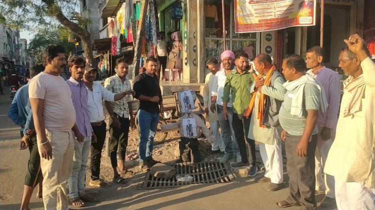 अखिल भारतीय क्षत्रिय महासभा के तत्वाधान में   सपा राज्यसभा सांसद का पुतला दहन,   राष्ट्रपति के नाम तहसीलदार को दिया ज्ञापन।