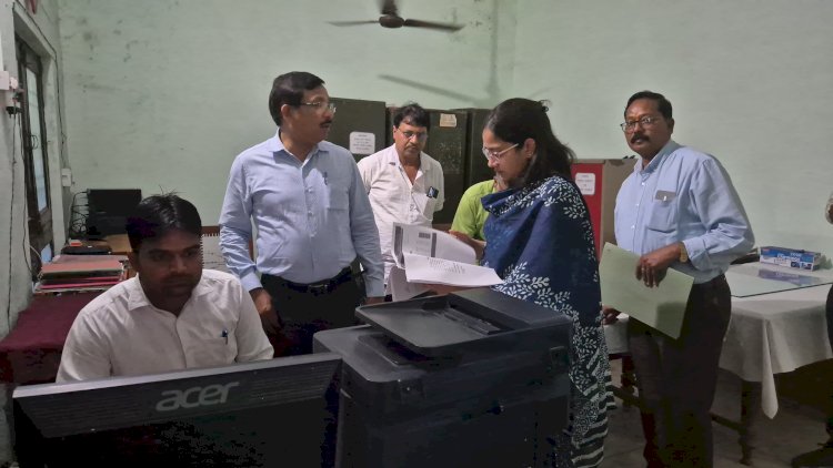 सदर तहसील के पटलों का निरीक्षण, नामांतरण,दाखिल खारिज समयावधि में करें । डीएम