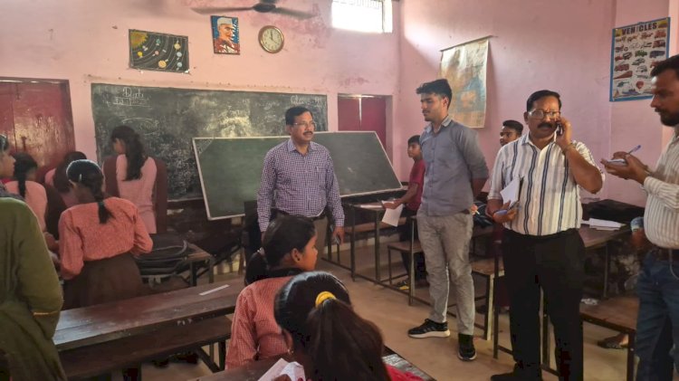 उच्च माध्यमिक विद्यालय बघौरा का औचक निरीक्षण,यहां सब कुछ ओके डीएम