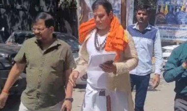 फटे कपड़ों में अयोध्या पहुंचे BJP विधायक नंदकिशोर गुर्जर,रामलला के दर्शन कर , बोले- क्या यूपी पाकिस्तान हो गया?