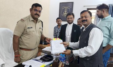 वनपरिक्षेत्राधिकारी तथा वर्तमान वन परिक्षेत्राधिकारी के साथ मिली भगत कर गोदाम निर्माण में करोड़ों रूपए का फर्जी बिल वाउचर लगाकर शासकीय राशि का किया गया गबन