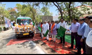 जनपद में भारत रत्न डॉ. भीमराव अंबेडकर जयंती पर 36 नई एम्बुलेंस सेवाओं को मंडलायुक्त ने हरी झंडी दिखाकर रवाना किया गया