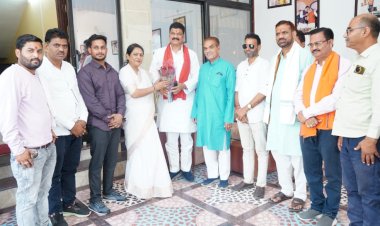 सांसद डॉ लता वानखेड़े ने की मंत्री गोविंद सिंह राजपूत से सौजन्य भेंट,  ताशकंद उज़्बेकिस्तान की बैठक के अनुभव किया साझा