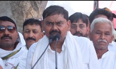 सपा नेता इंद्रजीत सरोज ने हिंदू देवी-देवताओं पर की विवादित टिप्पणी, मंदिरों में ताकत होती तो गजनबी और गौरी न आया होता