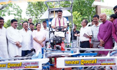 खाद्य मंत्री बोले, नरवाई जलाने से रोकने के लिए आधुनिक यंत्रों का उपयोग जरूरी :     बारदाने की आपूर्ति करने सागर पहुंचेगी 2 विशेष ट्रेन, किसानों को 118 करोड़ का भुगतान