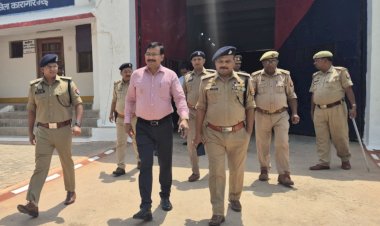 कारागार का किया निरीक्षण,अपराध व अपराधियों पर पैनी नजर रखें-जिलाधिकारी