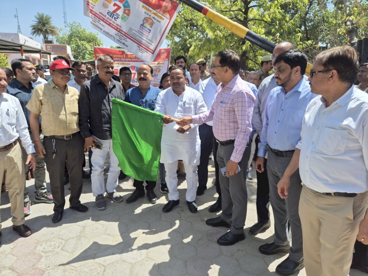 संचारी रोग नियंत्रण एवं दस्तक अभियान का शुभारंभ, रैली को हरी झंडी दिखाकर रवाना किया गया