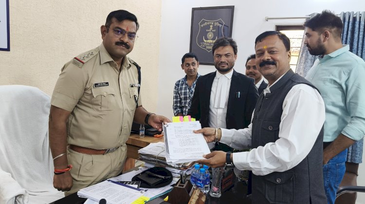 वनपरिक्षेत्राधिकारी तथा वर्तमान वन परिक्षेत्राधिकारी के साथ मिली भगत कर गोदाम निर्माण में करोड़ों रूपए का फर्जी बिल वाउचर लगाकर शासकीय राशि का किया गया गबन