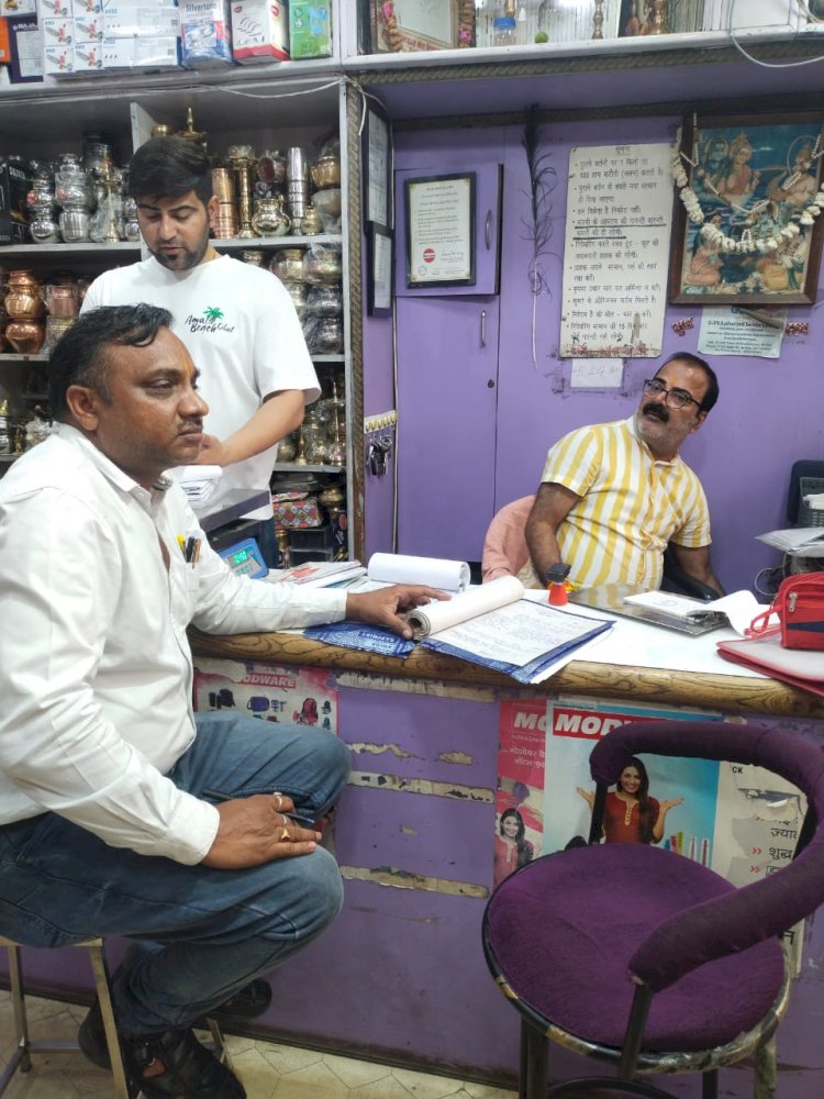 दरवेश बर्तन भंडार पर खाद्य विभाग की बड़ी कार्रवाई,  इलेक्ट्रॉनिक तौल यंत्र में गड़बड़ी कर ग्राहकों को लगा रहा था चूना