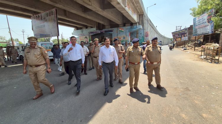 वफ्फ बिल को लेकर एहतियात,डीएम एसपी ने किया पैदल मार्च,शांतिपूर्ण हुई जुमा की नमाज