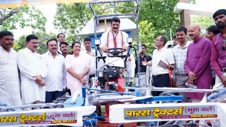 खाद्य मंत्री बोले, नरवाई जलाने से रोकने के लिए आधुनिक यंत्रों का उपयोग जरूरी :     बारदाने की आपूर्ति करने सागर पहुंचेगी 2 विशेष ट्रेन, किसानों को 118 करोड़ का भुगतान