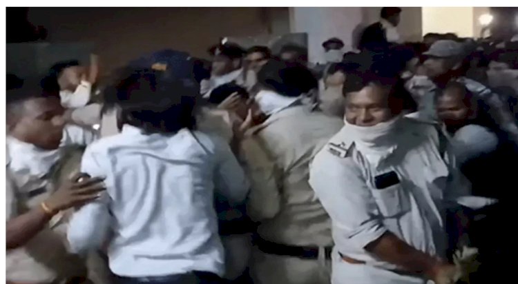 हिंदू छात्राओं से दुष्कर्म के आरोपितों को वकीलों ने पीटा, कोर्ट ने आरोपियों को रिमांड पर भेजा