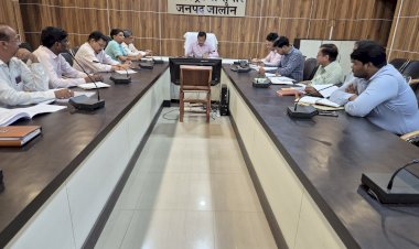 जनकल्याणकारी योजनाओं में तेजी लाने के निर्देश,। डीएम