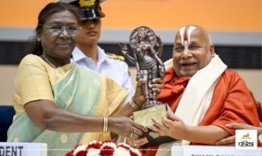 राष्ट्रपति ने जगद्गुरू स्वामी रामभद्राचार्य को ज्ञानपीठ पुरस्कार से किया सम्मानित, 22 भाषाओं में हैं पारंगत