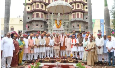 राजवाड़ा में मोहन कैबिनेट की ऐतिहासिक बैठक, मंत्री विजय शाह से बनाई दूरी? कैबिनेट मीटिंग में नहीं पहुंचे इंदौर, ग्रुप फोटो से भी बाहर