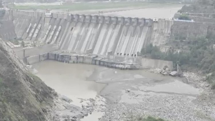 अब भारत ने खोले बगलिहार डैम के कई गेट,भारी बारिश के बाद खोले गए गेट,उफनाई चिनाब नदी