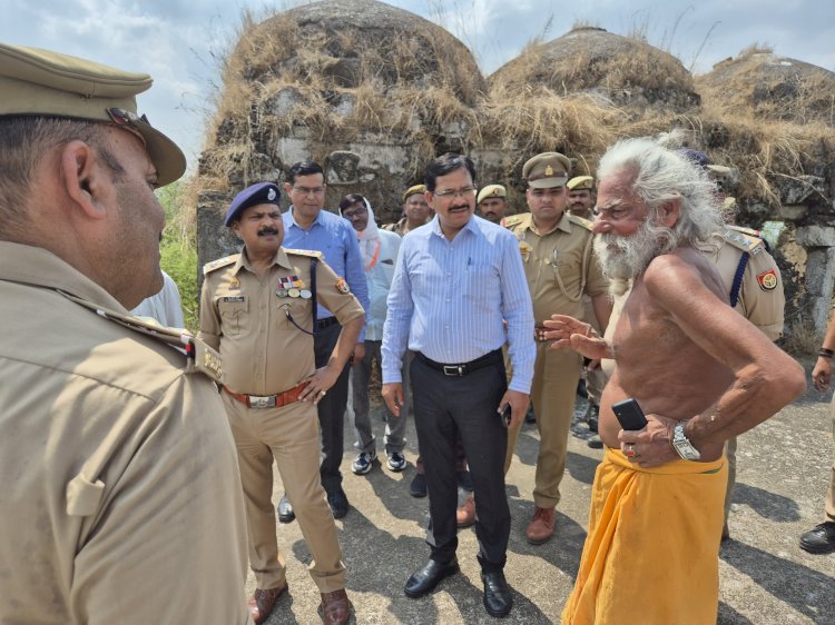 यमुना किनारे स्थित सूर्य मंदिर बनेगा सांस्कृतिक पर्यटन का केंद्र, जिलाधिकारी ने किया निरीक्षण