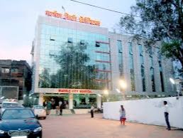निजी अस्पताल में तैनात डॉक्टर निकला पेंटर: एमपी में दमोह जैसा मामला, मरीज की मौत के बाद बड़ा खुलासा