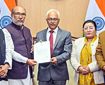 सुलगते मणिपुर में सत्ता हथियाने की जुगाड