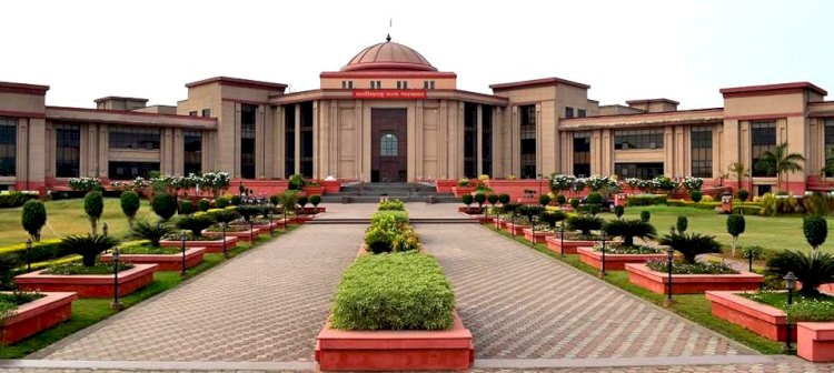 मुख्य सूचना आयुक्त एवं सूचना आयुक्त की नियुक्ति पर उच्च न्यायालय छत्तीसगढ़ ने दिया स्थगन, सूचना आयोग में अनुभव की नई शर्त के खिलाफ हाई कोर्ट में लगाई गई थी याचिकाएं
