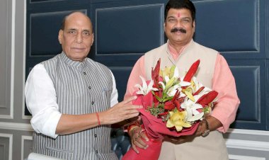 खाद्य मंत्री गोविंद सिंह राजपूत ने की रक्षा मंत्री राजनाथ सिंह से सौजन्य भेंट,  ऑपरेशन सिंदूर की सफलता पर दी बधाई, तिरंगा यात्रा के माध्यम से युवाओं में राष्ट्रभक्ति जागृत करने पर हुई चर्चा