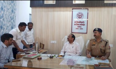 फाइलों का रखरखाव हो सुव्यवस्थित, अंश निर्धारण की त्रुटियाँ हों त्वरित दुरुस्त” - मंडलायुक्त