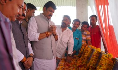 गुना में दुर्घटना स्थल पहुंचे प्रभारी मंत्री  राजपूत,  मृतकों के परिजनों को 4-4 लाख की सहायता, घटना की जांच के आदेश