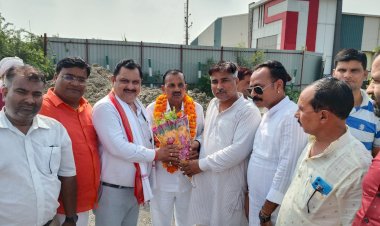 उत्तर प्रदेश उपभोक्ता सहकारी संघ के बुन्देलखण्ड क्षेत्र से निर्विरोध निदेशक निर्वाचित होने पर जमुना प्रसाद कुशवाहा का कैंथेरी टोल पर भव्य स्वागत