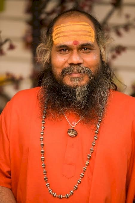 साधु-संतों की तुलना कुत्तों से करने पर फूटा संत समाज का गुस्सा, निरंजनी अखाड़े से निष्कासन की उठी मांग