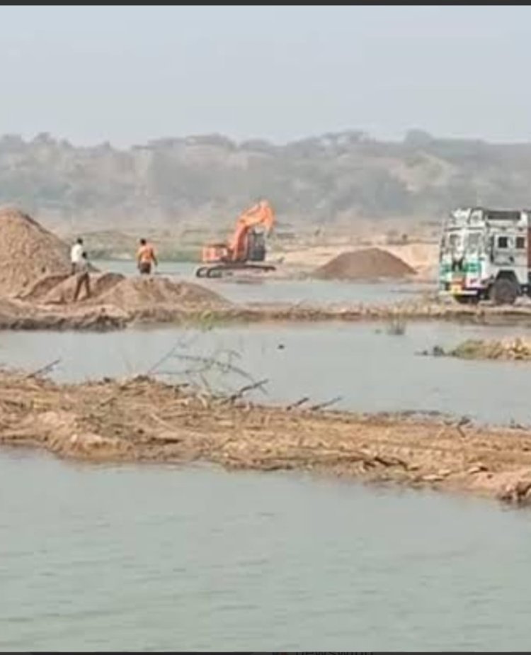 मौरंग माफिया के हौसले बुलन्द,हमीरपुर की अवैध मौरंग खदान को जालौन के रास्ते कर रहा खनन,अधिकारी मौन