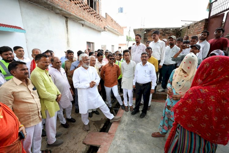 जल जीवन मिशन से बदली बुंदेलखंड की तस्वीर – मंत्री स्वतंत्र देव सिंह ने बताया जमीनी हकीकत,   दलित बस्तियों तक पहुंचा नल का जल, बच्चों से संवाद और बुजुर्ग के घर खाया भोजन