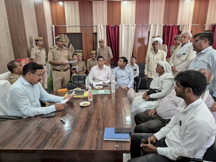 कालपी में थाना दिवस का आयोजन,फरियादियों की शिकायतों को गंभीरता से लिया जाए । डीएम, एसपी