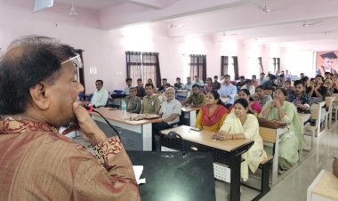 рдЦреНрдпрд╛рд▓реЛрдВ-рдЦреНрд╡рд╛рдмреЛрдВ рдХреЛ рдКрдВрдЪреА рдЙрдбрд╝рд╛рди рджреЗрддреЗ рд░рд╣реЛ, рд▓реЗрдХрд┐рди рдЕрдкрдиреЗ рдкрд░реЛрдВ рдХреА рддрд╛рдХрдд рдкрд░ рднреА рдзреНрдпрд╛рди рджреЗрддреЗ рд░рд╣реЛ, рдирддреАрдЬрд╛ рдПрдХ рди рдПрдХ рджрд┐рди рдЬрд░реВрд░ рдирд┐рдХрд▓реЗрдЧрд╛, рдкрдврд╝рд╛рдИ рдХрд░рддреЗ рд░рд╣реЛ рдЗрдореНрддрд┐рд╣рд╛рди рджреЗрддреЗ рд░рд╣реЛ- рдЕрд╢реЛрдХ рдорд┐рдЬрд╛рдЬ