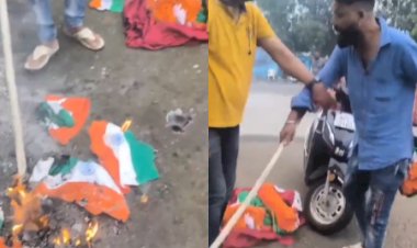 तिरंगे का अपमान : कूड़े के ढेर में जलते दिखे तिरंगे, शिकायत मिलते ही मचा हड़कंप, जांच कर रही पुलिस