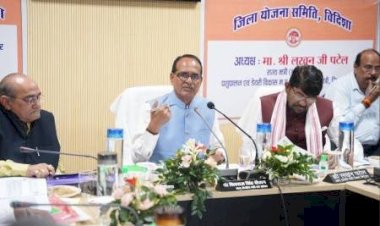 कृषि मंत्री शिवराज सिंह चौहान एक्शन मोड में, विदिशा में अधिकारियों पर भड़के बोले- केंद्र से दल आया तो सब नपेंगे