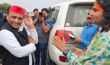 अखिलेश यादव ने अनिरुद्धाचार्य से पूछा भगवान कृष्ण का पहला नाम, जवाब न मिलने पर कहा - "आपका रास्ता अलग..."