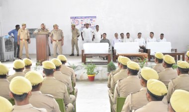 पुलिस अधीक्षक जालौन द्वारा पुलिस लाइन उरई में आरटीसी प्रशिक्षण प्राप्त कर रहे रिक्रूट आरक्षियों का सम्मलेन किया गया
