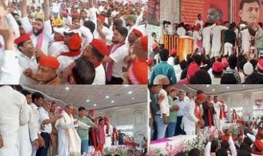 सार्वजनिक मंच बना अखाड़ा: सपाइयों में झड़प, आधे घंटे तक चलता रहा ड्रामा, धक्का-मुक्की और गाली-गलौज से मचा हंगामा