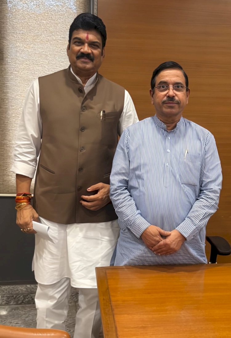 सार्वजनिक वितरण प्रणाली में चावल की जगह गेहूं की मात्रा बढ़ाएं : गोविन्द सिंह राजपूत,     केन्द्रीय खाद्य मंत्री, प्रहलाद जोशी से मिले राजपूत , विभाग की कार्यप्रणाली में बदलाव पर हुई सघन चर्चा