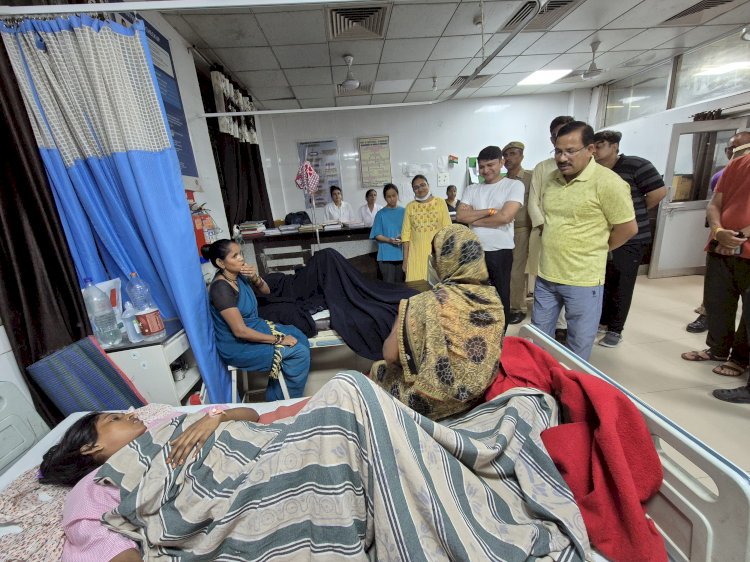 राजकीय मेडिकल कॉलेज उरई में जिलाधिकारी का औचक निरीक्षण, मरीजों और तीमारदारों से की सीधी बातचीत, गंदगी व बाहरी दवाओं पर लगाई फटकार, लापरवाह अधिकारियों पर कार्रवाई के निर्देश