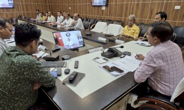 उरई विकास प्राधिकरण की 29वीं बोर्ड बैठक सम्पन्न नई टॉउनशिप विकसित करेगा प्राधिकरण, प्राधिकरण के विकास क्षेत्र का होगा विस्तार, नई मॉडल भवन निर्माण एवं विकास उपविधि तथा मॉडल जोनिंग रेगुलेशन-2025 हुई लागू।