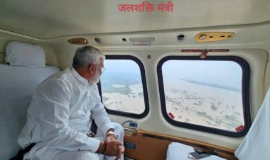 उत्तर प्रदेश सरकार बाढ़ राहत कार्यों को लेकर पूरी तरह प्रतिबद्ध, जल शक्ति मंत्री ने किया हवाई सर्वेक्षण, राहत सामग्री वितरित,  नदियों के घटते जलस्तर से प्रशासन ने की राहत की सांस ।