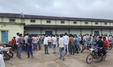 बरेली कृषि उपज मंडी में खाद-यूरिया संकट: हफ्तों से लाइन में लगे किसान, फिर भी नहीं मिल रही पर्याप्त मात्रा