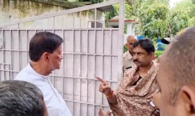 भाजपा विधायक नरेंद्र सिंह कुशवाह ने कलेक्टर पर उठाया हाथ, दी गाली: भिंड में खाद संकट को लेकर बंगले के बाहर प्रदर्शन, कलेक्टर को ‘चोर’ तक कहा