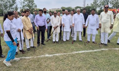 राष्ट्रीय खेल दिवस पर जालौन के इंदिरा स्टेडियम में हुआ लाइव प्रसारण, युवाओं ने हॉकी में दिखाया जज्बा