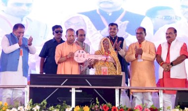 डबल इंजन की सरकार ने उत्तर प्रदेश से खत्म किया माफियाराज-योगी आदित्यनाथ,प्रतापगढ़ में 570 करोड़ की परियोजनाओं का शिलान्यास कर जिले के विकास को नई दिशा