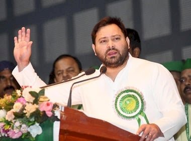 तेजस्वी यादव की बढ़ीं मुश्किलें, चुनाव आयोग ने जारी किया नोटिस, 2 वोटर आई कार्ड के संबंध में मांगा जवाब
