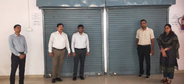 वीवीपैट एवं ईवीएम वेयरहाउस का मासिक स्थलीय निरीक्षण,बुक पर अंकित की टिप्पणी